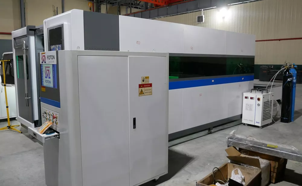 FL-L2060FHR-20000-D220-Raycus Закрытый лазерный станок для резки листового металла с труборезом