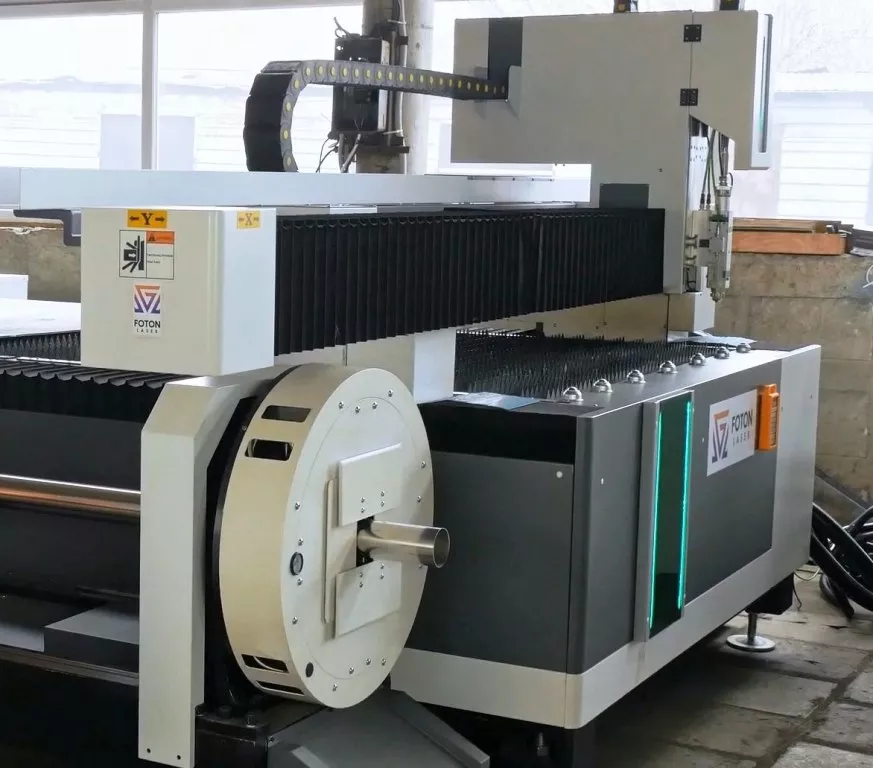 FL-L1530FR-3000-D350-IPG Лазерный станок для резки листового металла и труб