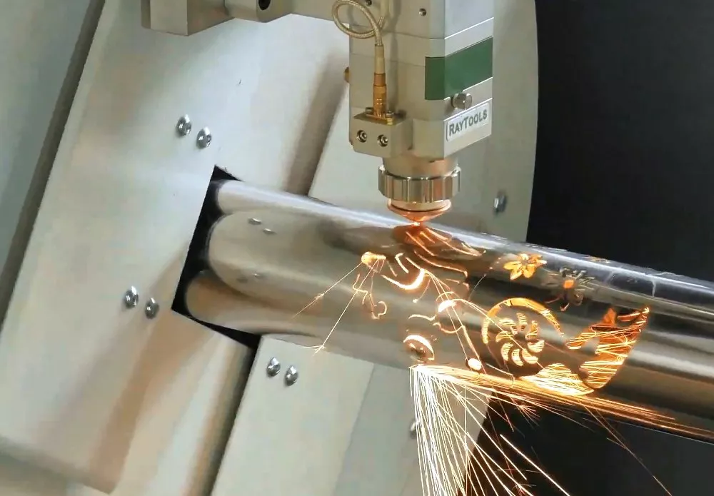FL-L2040FR-1000-D220-IPG Лазерный станок для резки листового металла и труб